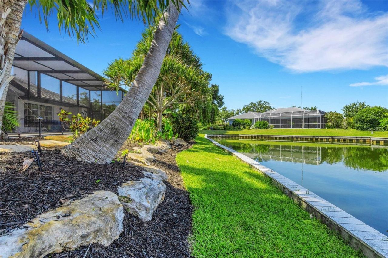 5679 Country Lakes Drive, Unit 7, Sarasota, FL 34243 Photo