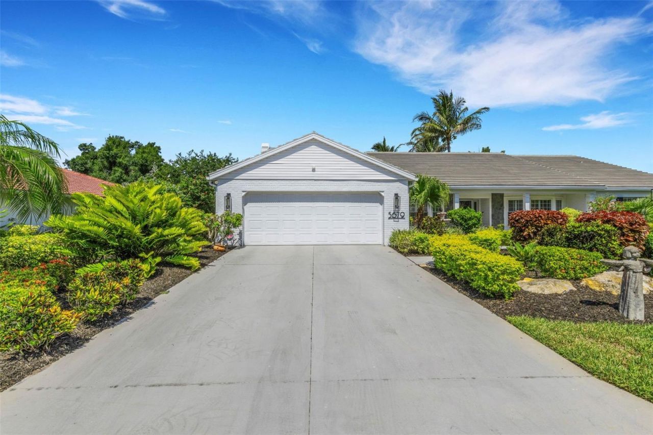 5679 Country Lakes Drive, Unit 7, Sarasota, FL 34243 Photo