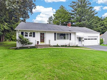 5 Lyndon Rd, Whitesboro, NY 13492
