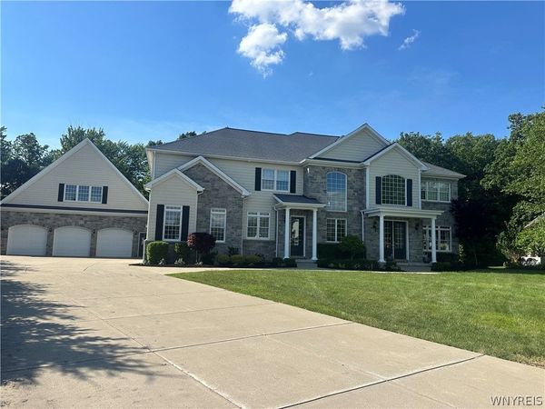 9822 Willowleaf Court , Clarence, NY 14032