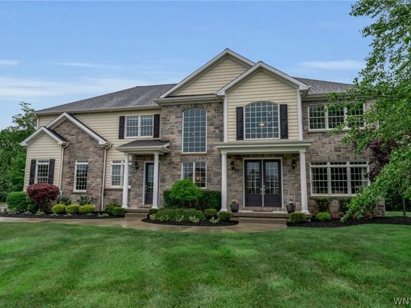 9822 Willowleaf Court, Clarence, NY 14032
