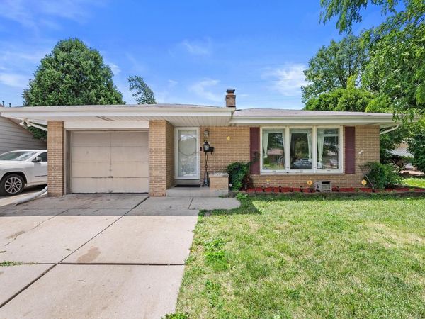 4501 W Tesch AVENUE, Greenfield, WI 53220