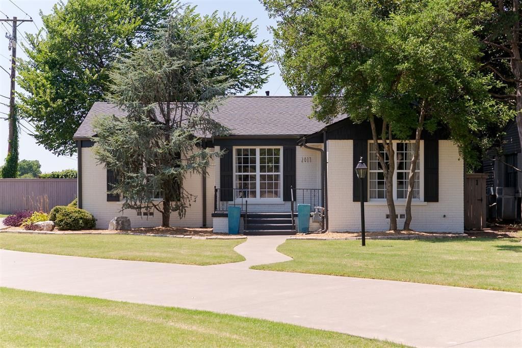 2017 Huntington Avenue, Nichols Hills, OK 73116 Main Photo
