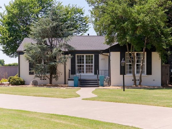 2017 Huntington Avenue, Nichols Hills, OK 73116