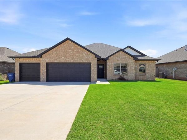 704 N Cottontail Way, Mustang, OK 73064