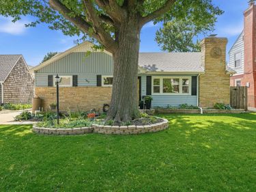 145 S Pinecrest Ave, Wichita, KS 67218