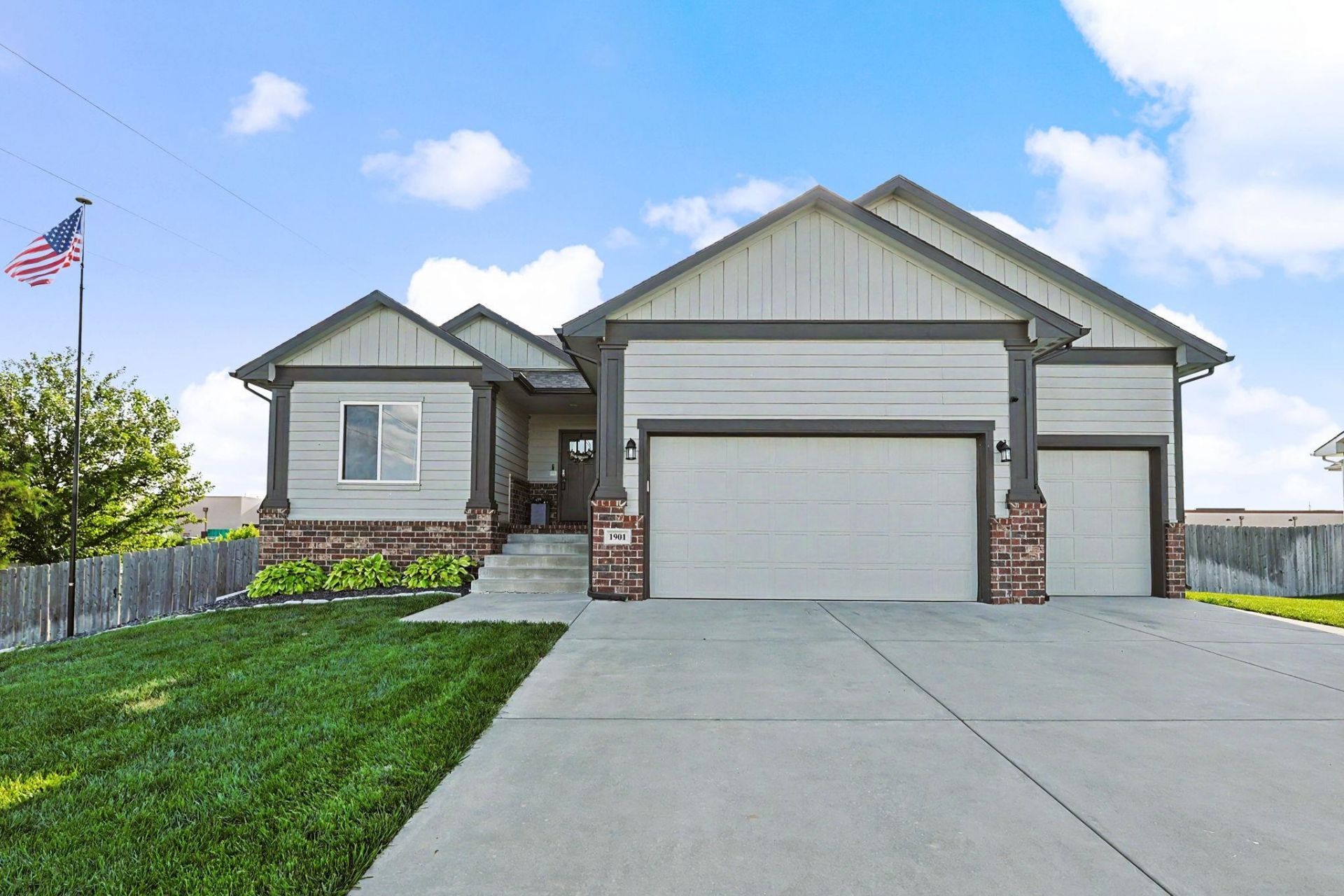 1901 N Amber Ridge St, Derby, KS 67037 Main Photo