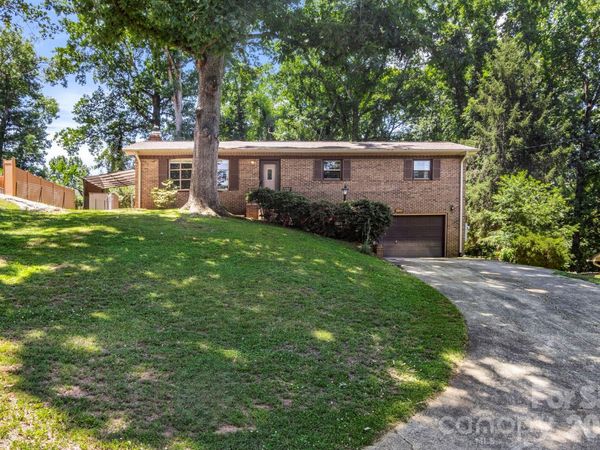 2951 7th Street Drive NE, Hickory, NC 28601