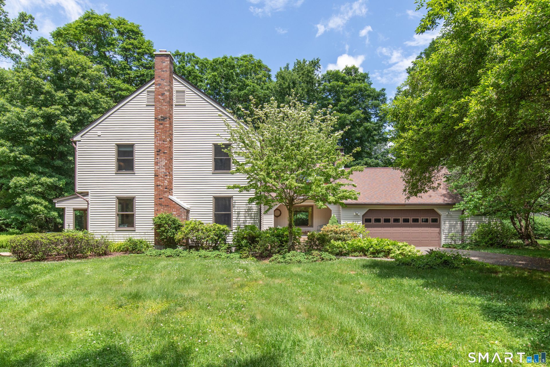 572 Amity, Woodbridge, CT 06525 Main Photo
