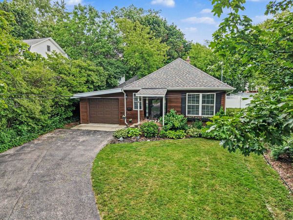 1100 Breton Road SE, East Grand Rapids, MI 49506