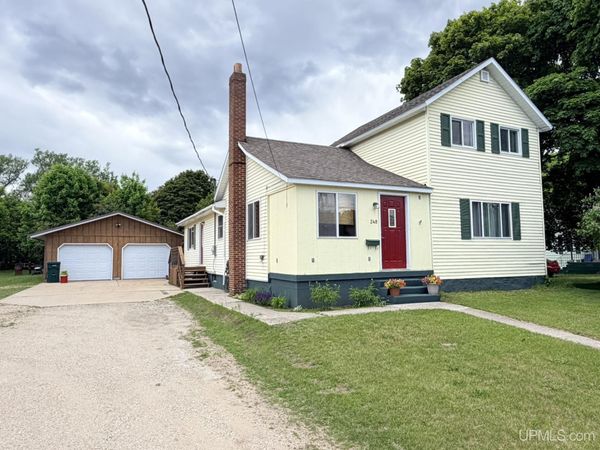 248 Schoolcraft Avenue, Manistique, MI 49854