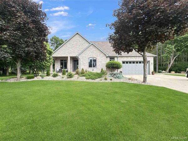 9045 N.3 Lane, Gladstone, MI 49829