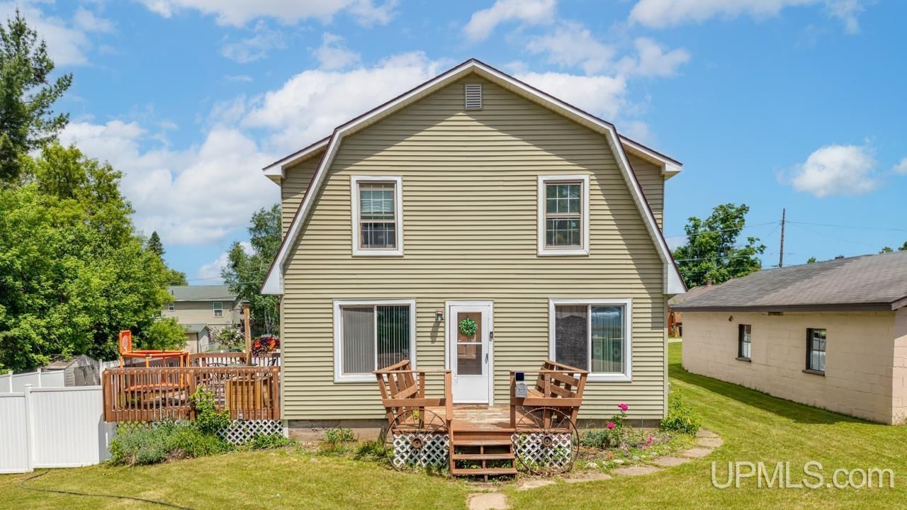 216 E Breen Avenue, Kingsford, MI 49802 Main Photo
