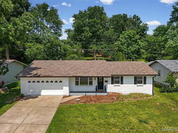 3036 Cherokee Lane , St Charles, MO 63301