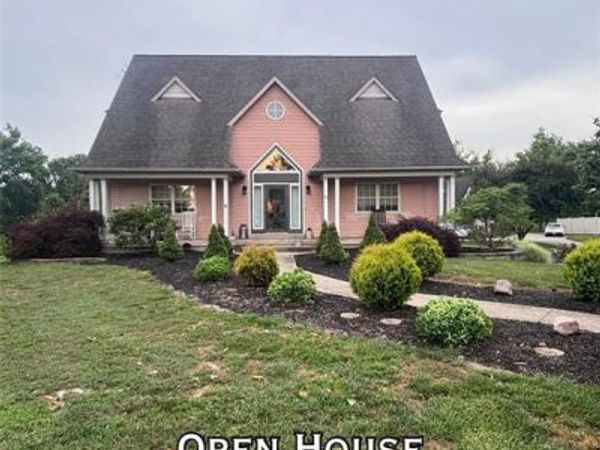 42 Hickory Street, Nashville, IL 62263