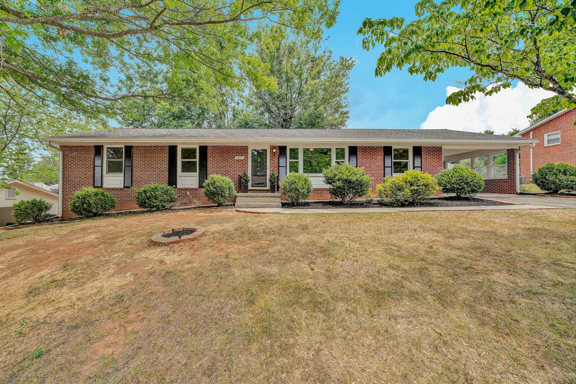 5712 Littlehorn Dr, Roanoke, VA 24018 Main Photo