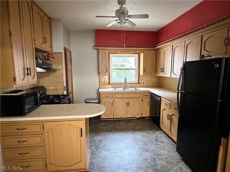 1040 W 18th Street , Lorain, OH 44052 Photo 17