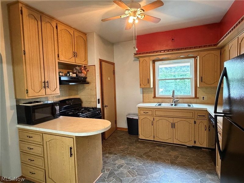 1040 W 18th Street , Lorain, OH 44052 Photo 18