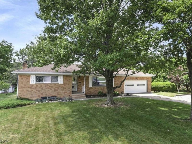 8756 Royalhaven Drive , North Royalton, OH 44133 Photo 2