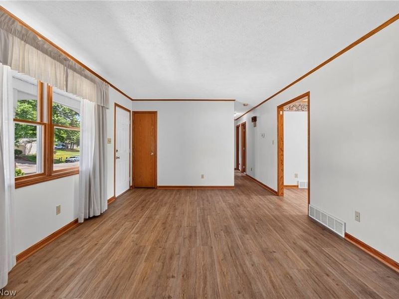 5732 Perry Hills Drive SW, Canton, OH 44706 Photo 11