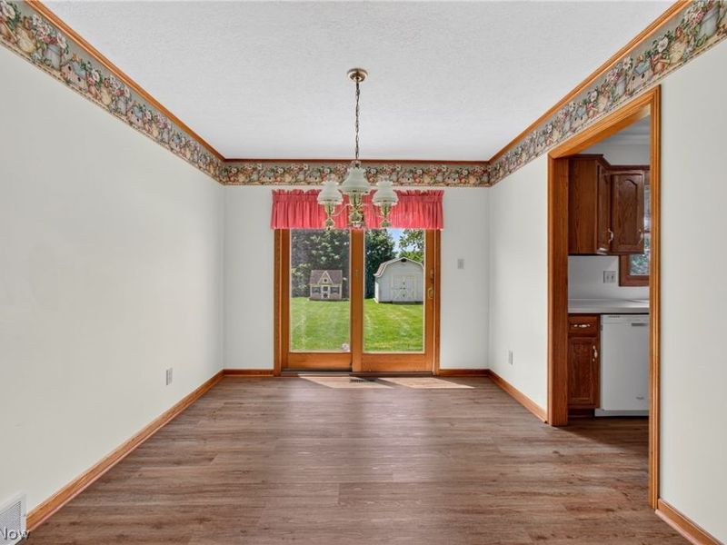 5732 Perry Hills Drive SW, Canton, OH 44706 Photo 12