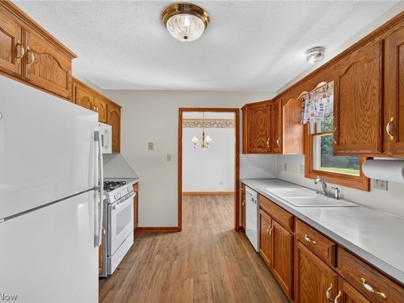 5732 Perry Hills Drive SW, Canton, OH 44706 Photo 14