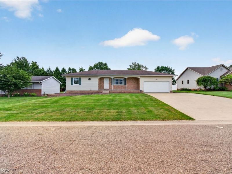 5732 Perry Hills Drive SW, Canton, OH 44706 Photo 3