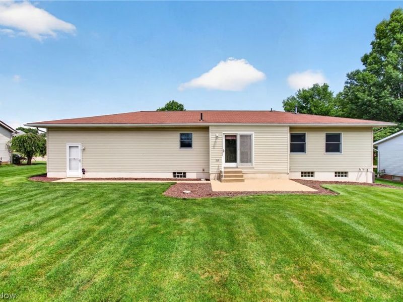 5732 Perry Hills Drive SW, Canton, OH 44706 Photo 5