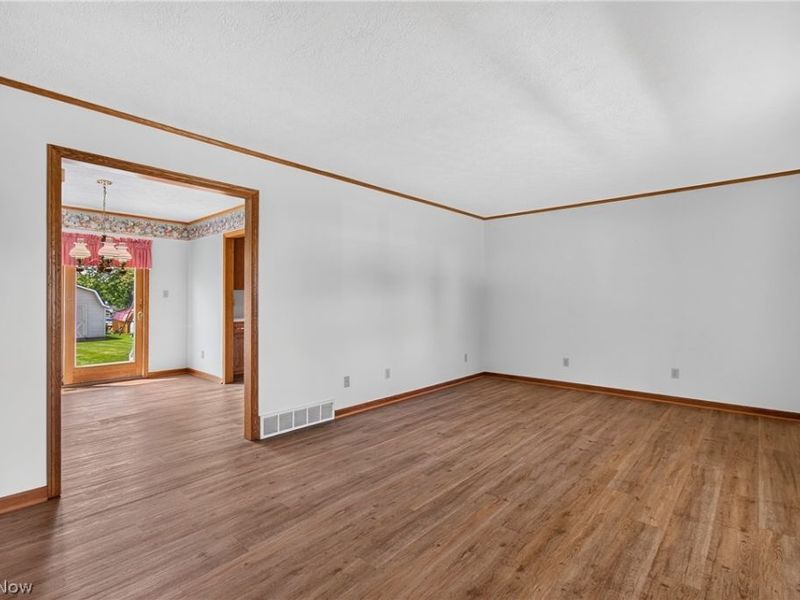 5732 Perry Hills Drive SW, Canton, OH 44706 Photo 7