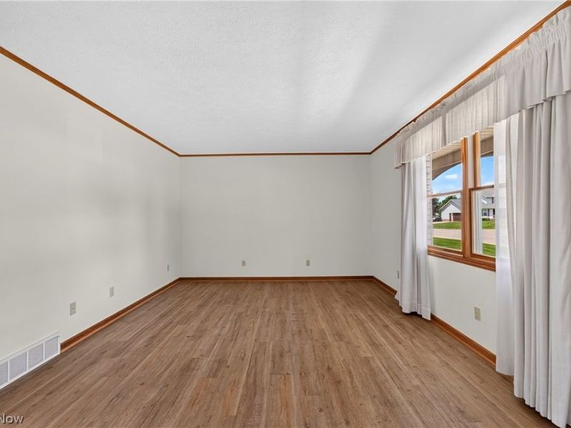 5732 Perry Hills Drive SW, Canton, OH 44706 Photo 8