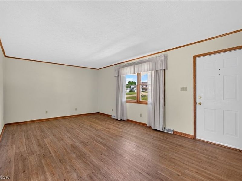 5732 Perry Hills Drive SW, Canton, OH 44706 Photo 9