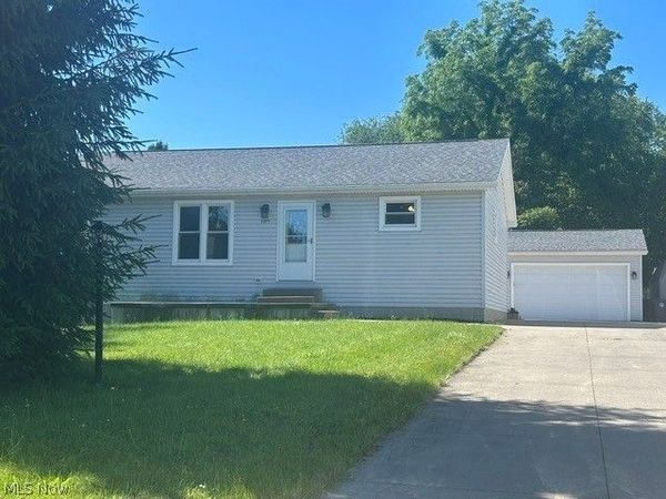 2372 Triplett Boulevard , Akron, OH 44312