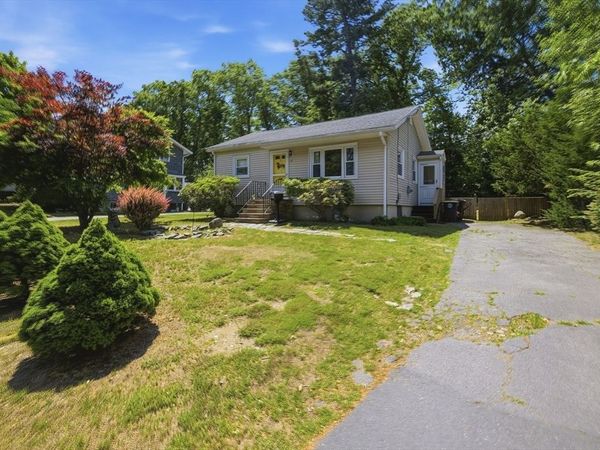 37 Courier St, Weymouth, MA 02190
