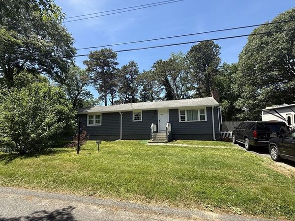 109 Blueberry Ln, Barnstable, MA 02648