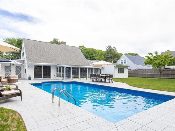 14 Hardwick Rd, Natick, MA 01760