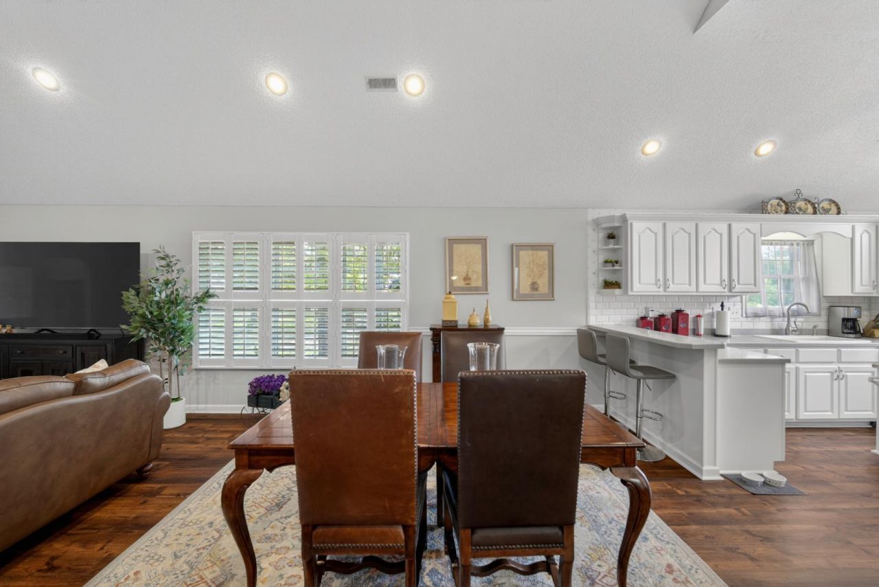 256 Ridge Lake Drive Photo 11