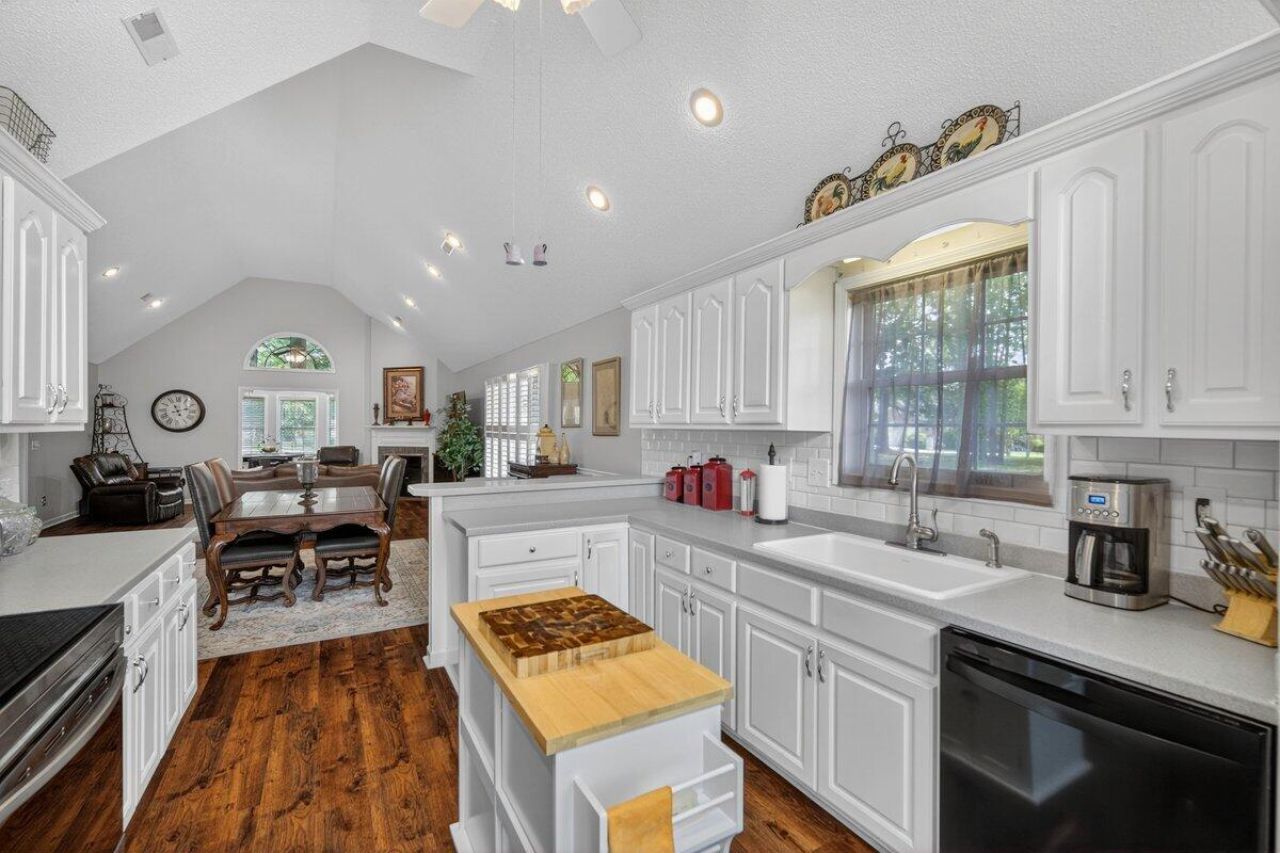 256 Ridge Lake Drive Photo 13