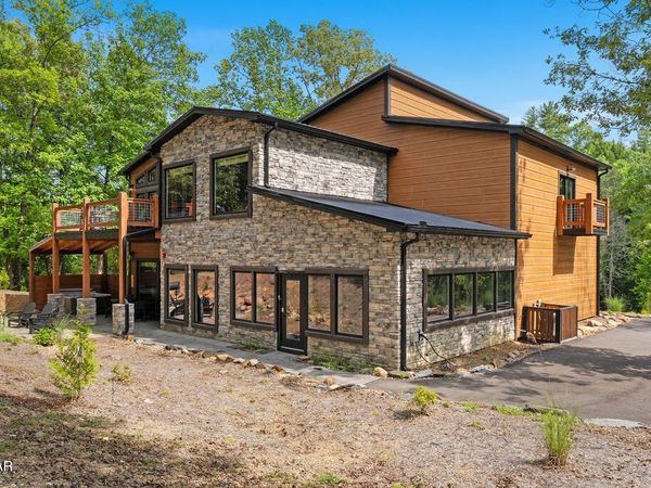 2215 Sawmill Cv Drive, Sevierville, TN 37862