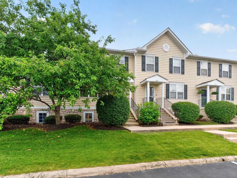 7223 Colonial Affair Drive, Unit 12, New Albany, OH 43054 Photo 2