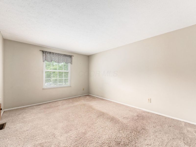 7333 Schoolcraft Lane, Columbus, OH 43235 Photo 6