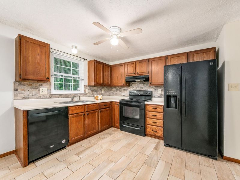7333 Schoolcraft Lane, Columbus, OH 43235 Photo 9