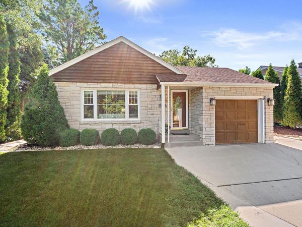 7424 N Santa Monica BOULEVARD, Fox Point, WI 53217