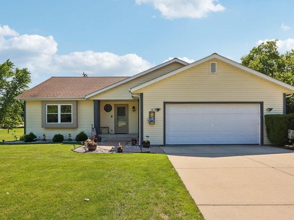 7710 S Chapel Hill DRIVE, Franklin, WI 53132