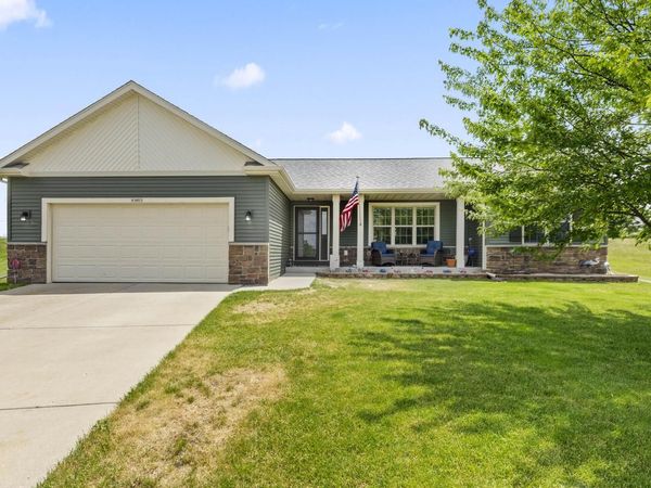 W1401 Stoney Brook COURT, Ixonia, WI 53036
