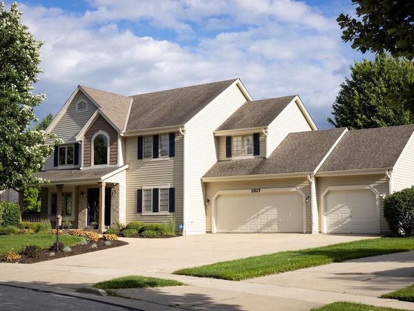 2517 Fox River CIRCLE, Waukesha, WI 53189