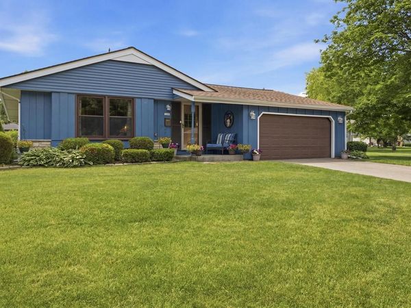 5249 Lakeside DRIVE, Greendale, WI 53129