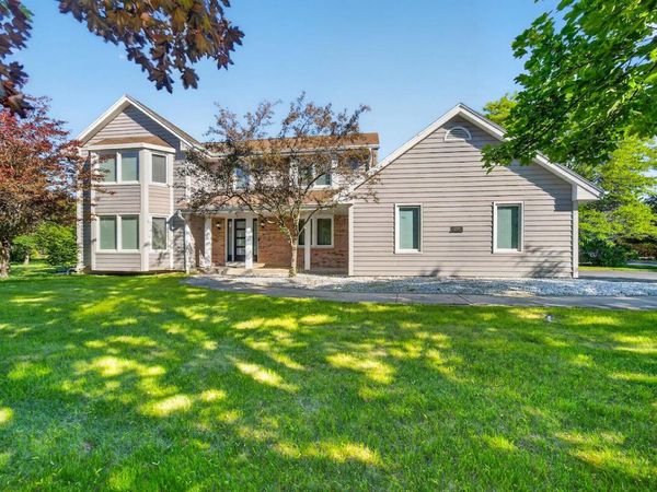 12623 N Meadow CIRCLE E, Mequon, WI 53092
