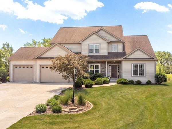 W229N4328 Baker COURT, Pewaukee, WI 53072