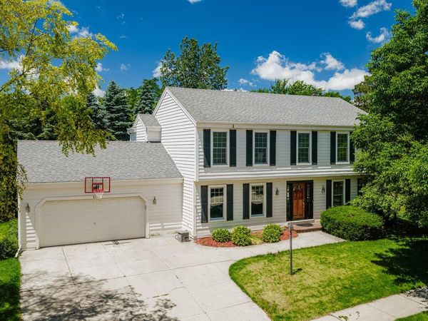 3106 Fox Ridge DRIVE, Waukesha, WI 53189