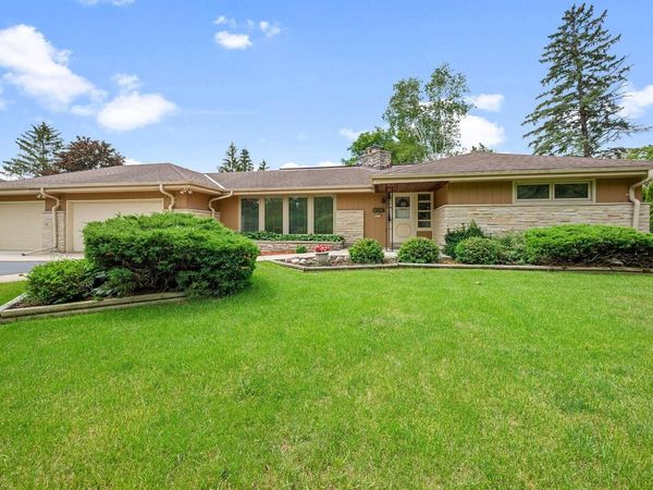 1603 W Zedler LANE, Mequon, WI 53092